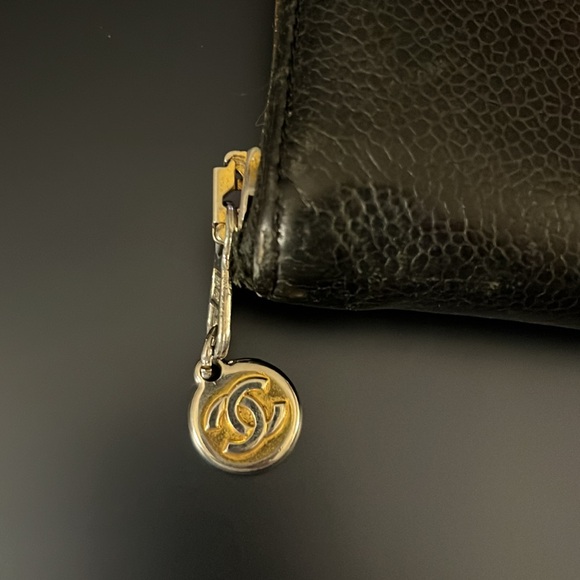 Vintage Chanel oversized black caviar leather zip around wallet - Picture 2 of 12